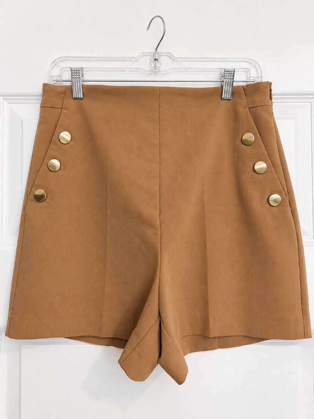 Zara Gold Button High-Waisted Tailored Shorts – Camel – Size L
